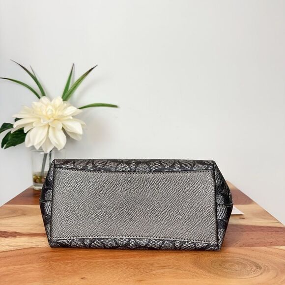 NWT Coach Zip Top Shoulder Bag In Signature Canvas - Picture 6 of 7